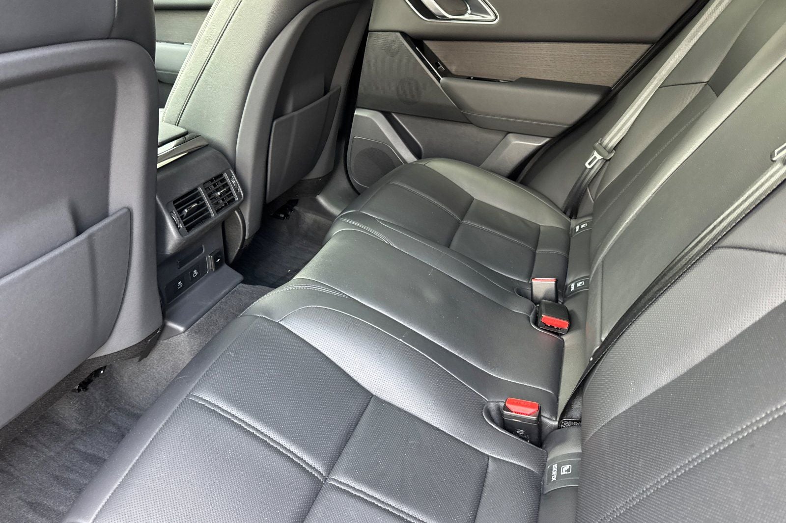 2026 Land Rover Range Rover Velar Dynamic SE