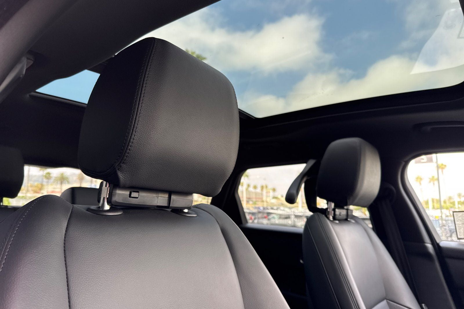2026 Land Rover Range Rover Velar Dynamic SE