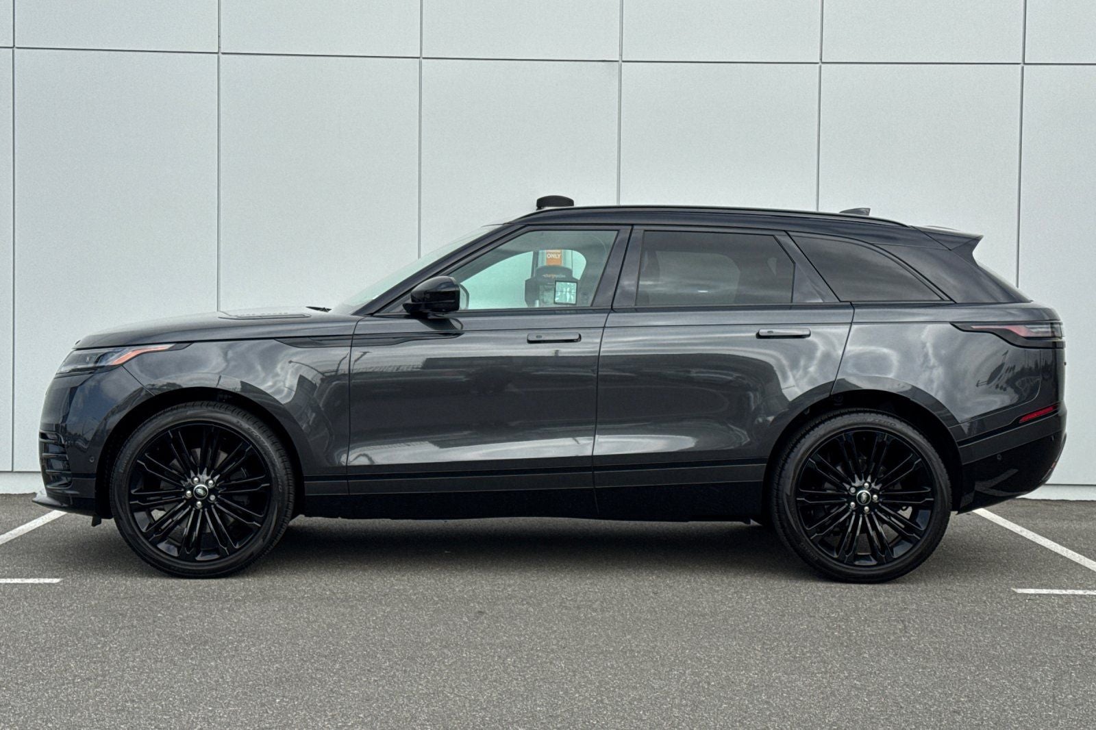 2026 Land Rover Range Rover Velar Dynamic SE