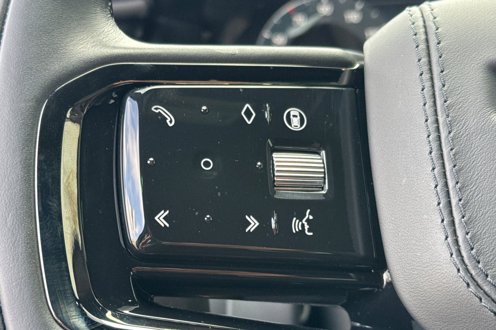 2026 Land Rover Range Rover Velar Dynamic SE