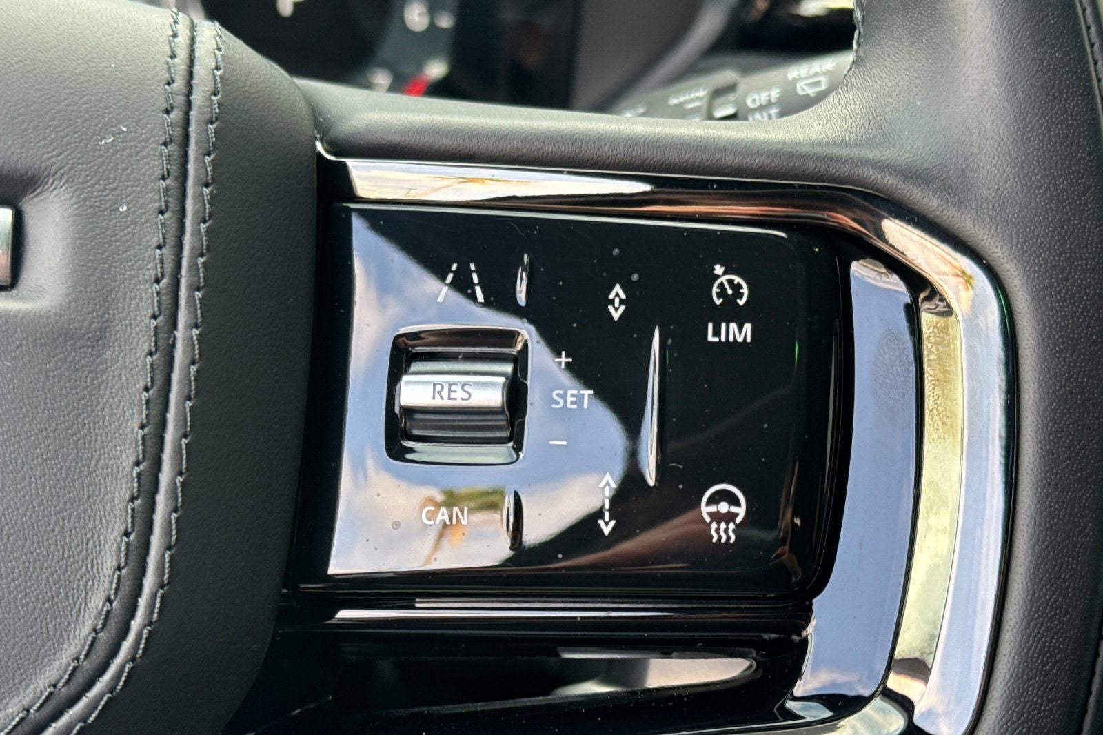 2026 Land Rover Range Rover Velar Dynamic SE