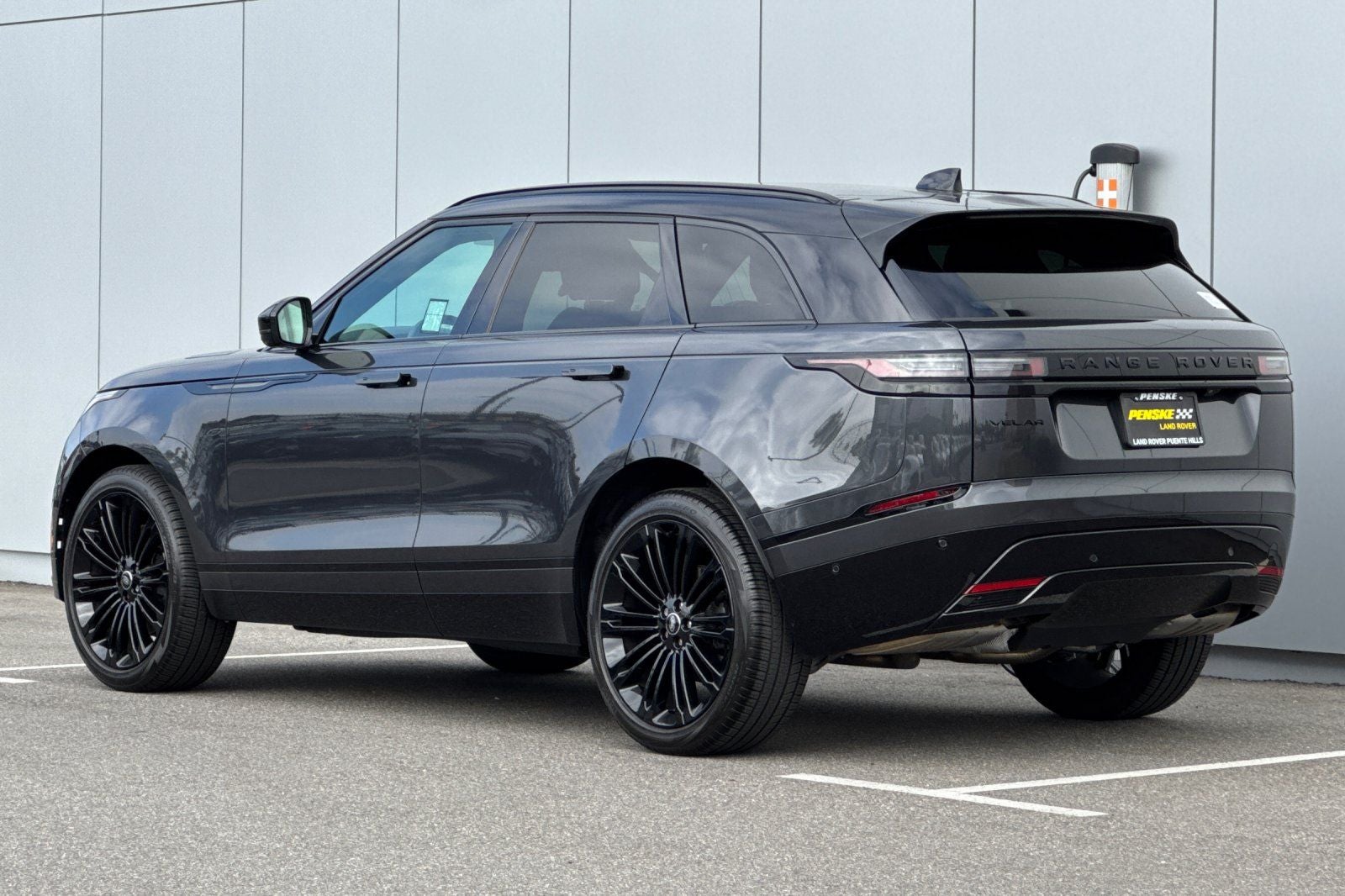 2026 Land Rover Range Rover Velar Dynamic SE
