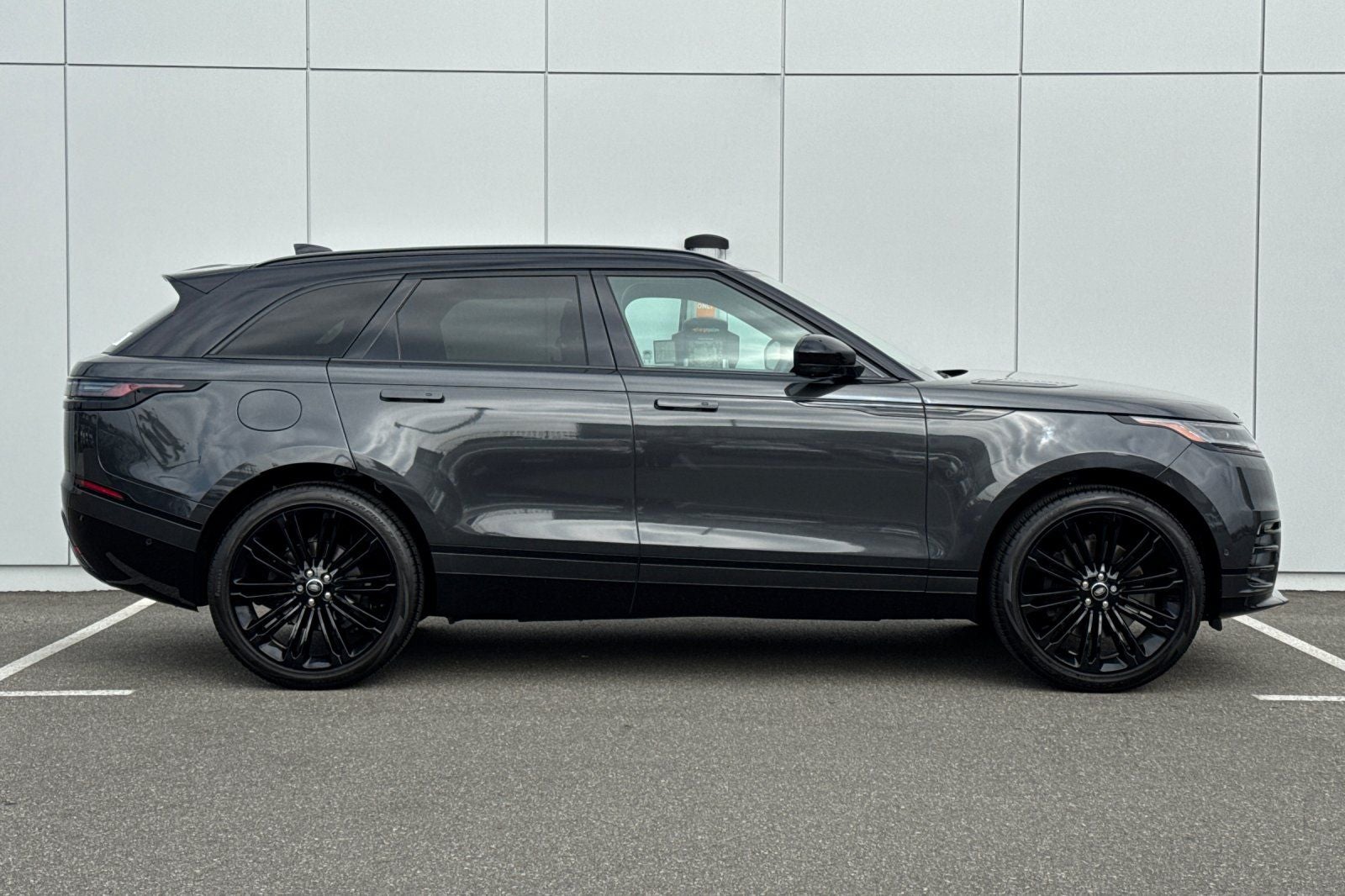 2026 Land Rover Range Rover Velar Dynamic SE