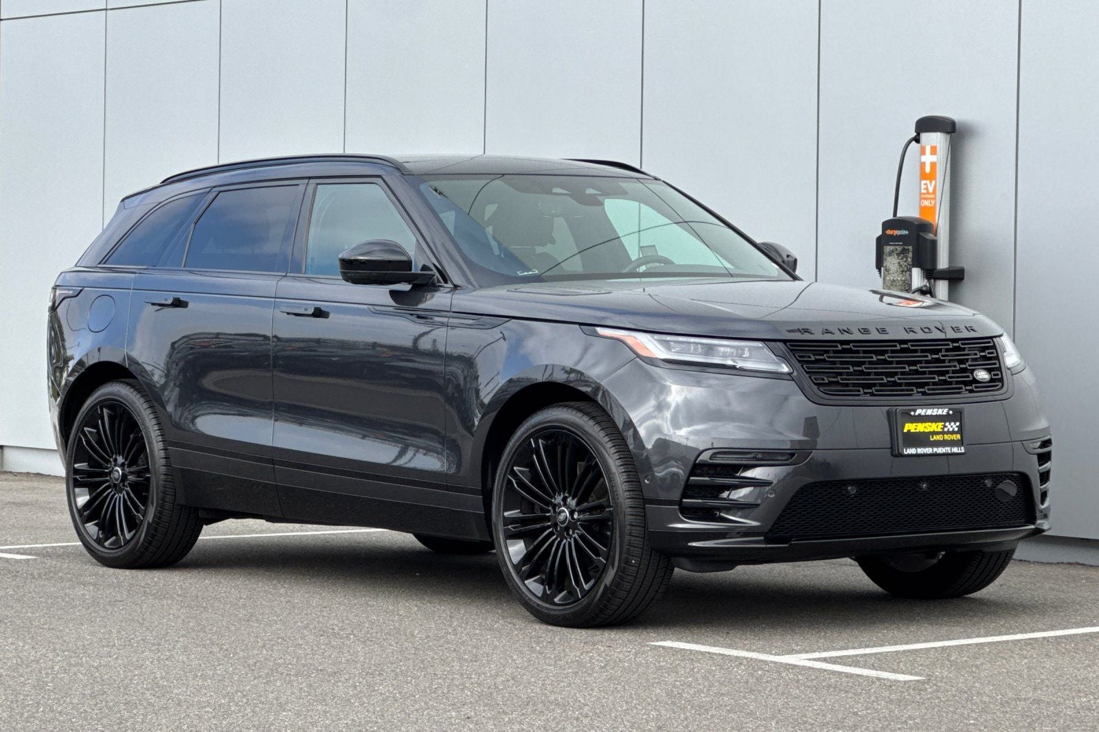 2026 Land Rover Range Rover Velar Dynamic SE