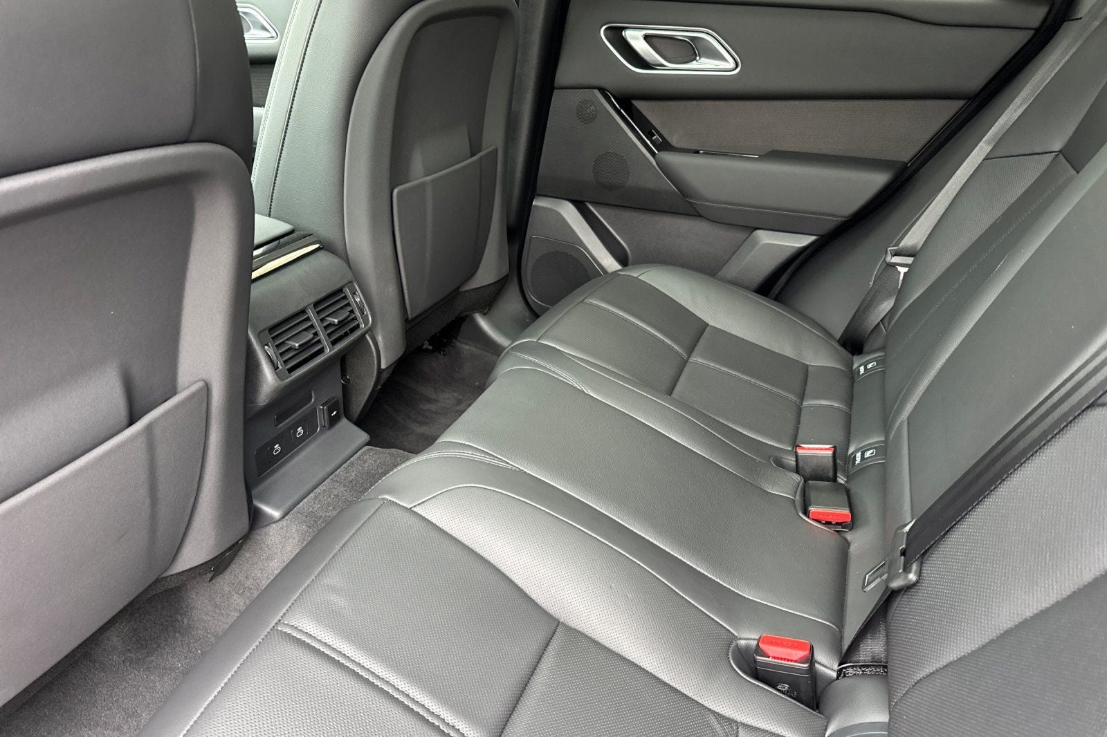 2026 Land Rover Range Rover Velar Dynamic SE