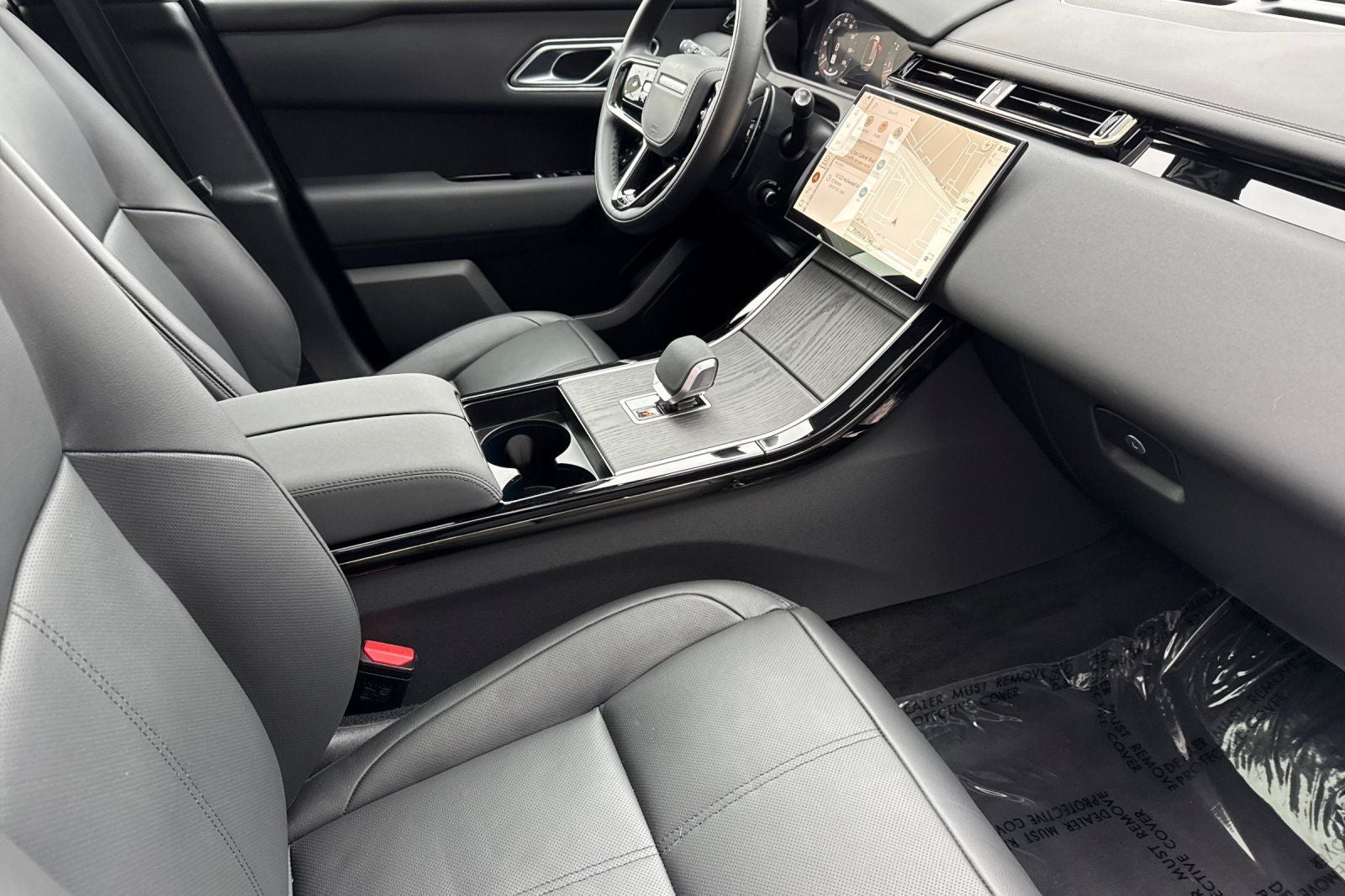 2026 Land Rover Range Rover Velar Dynamic SE