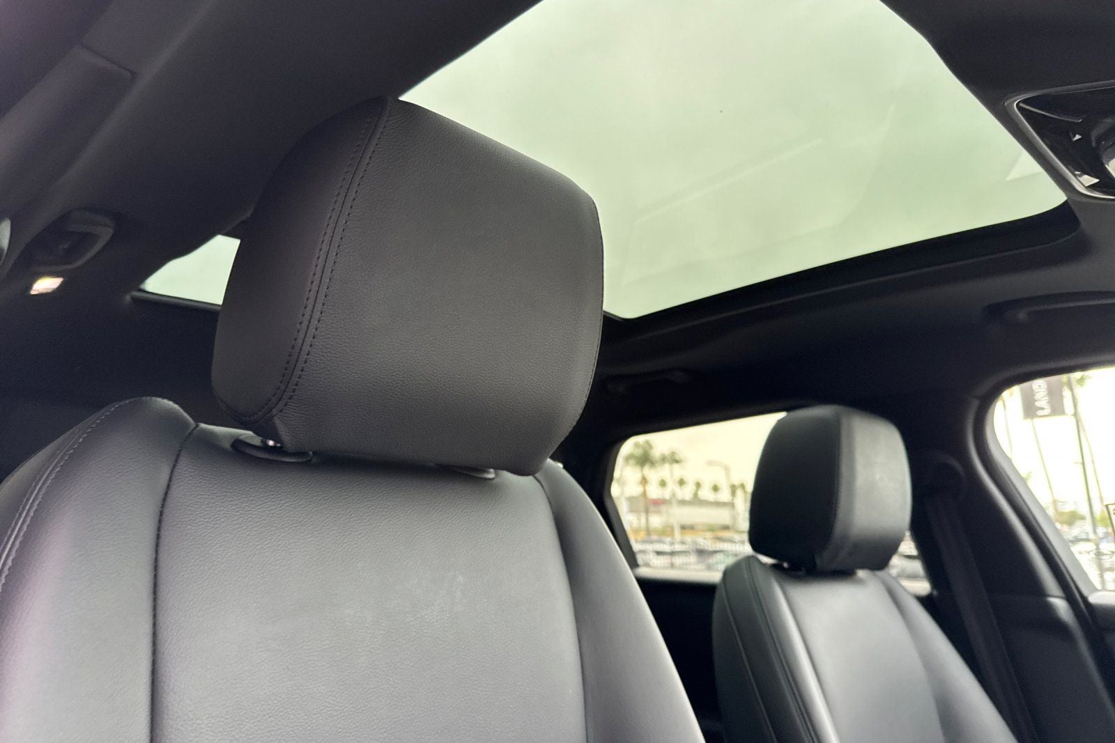 2026 Land Rover Range Rover Velar Dynamic SE