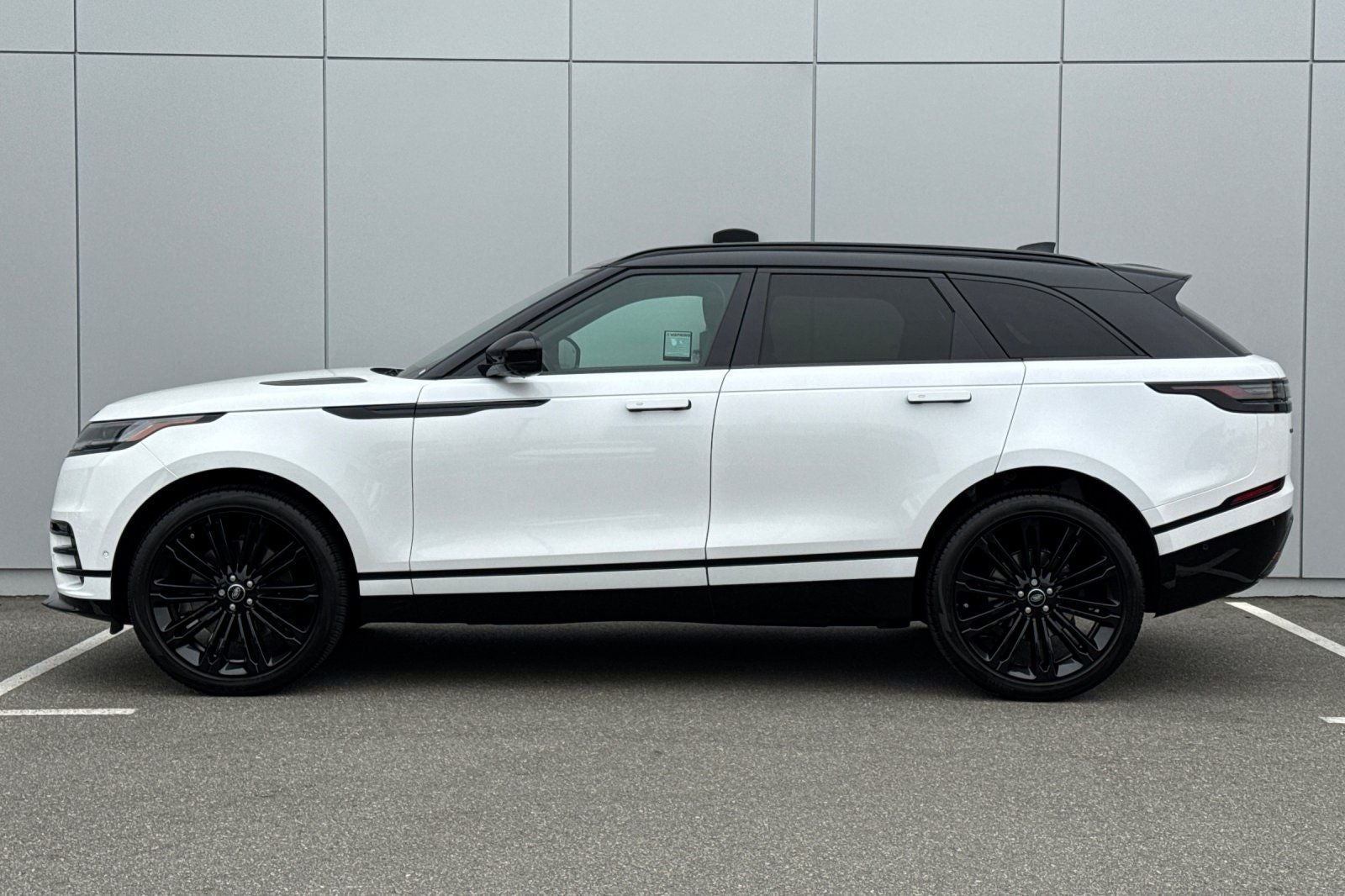 2026 Land Rover Range Rover Velar Dynamic SE