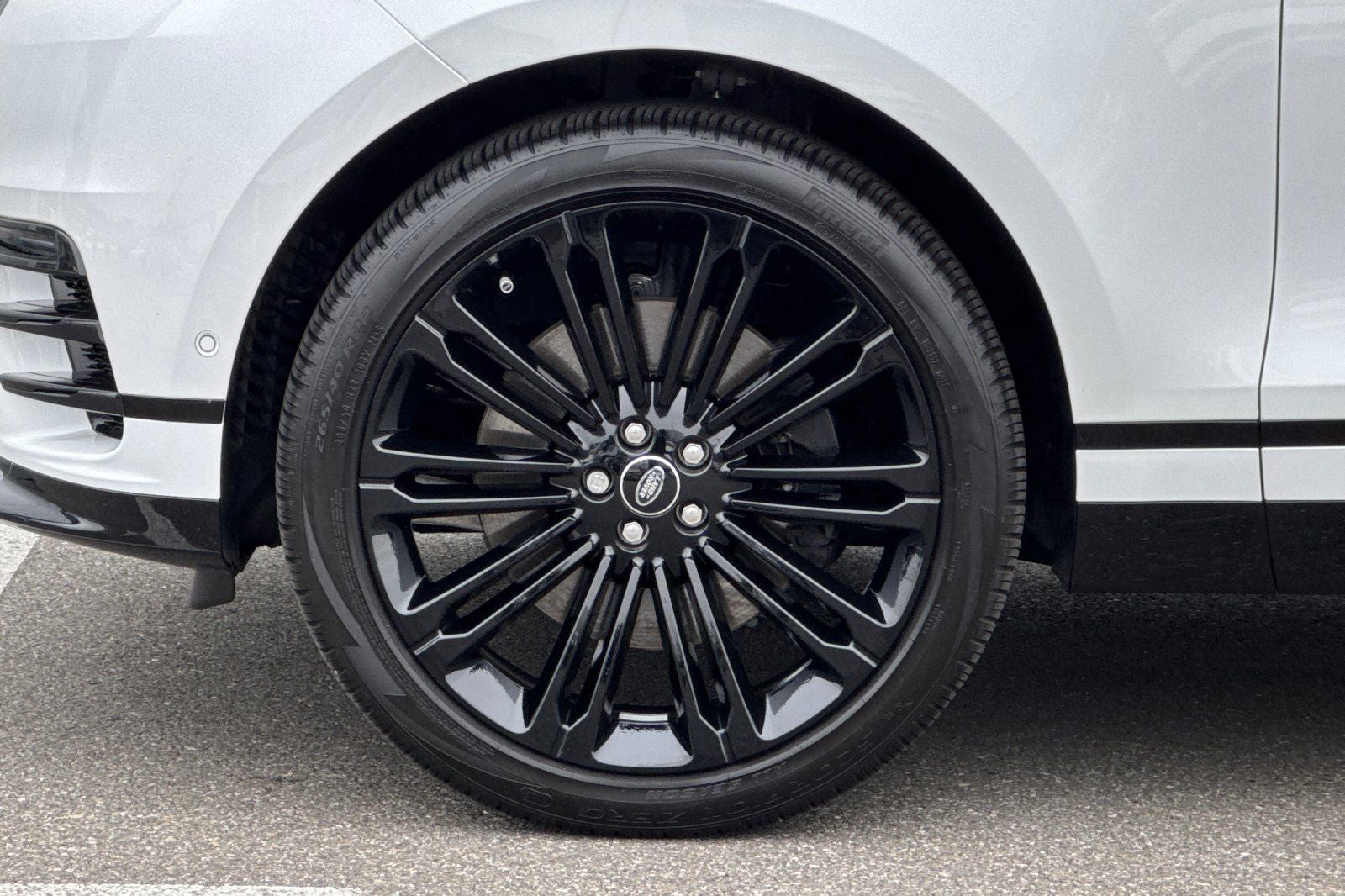 2026 Land Rover Range Rover Velar Dynamic SE