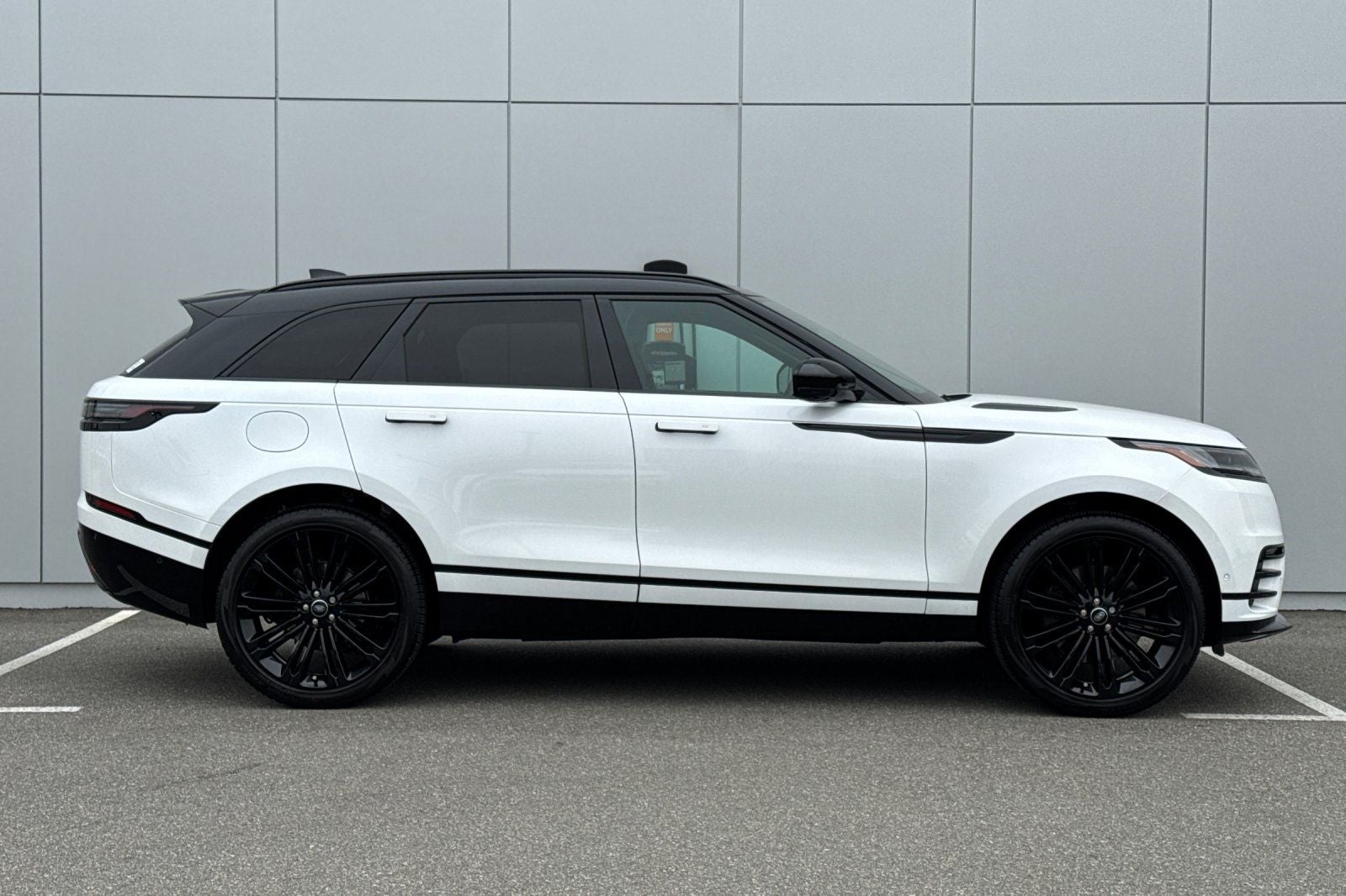 2026 Land Rover Range Rover Velar Dynamic SE