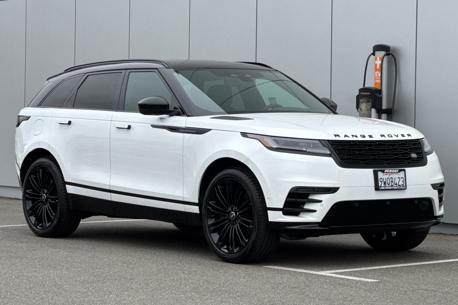 2026 Land Rover Range Rover Velar Dynamic SE