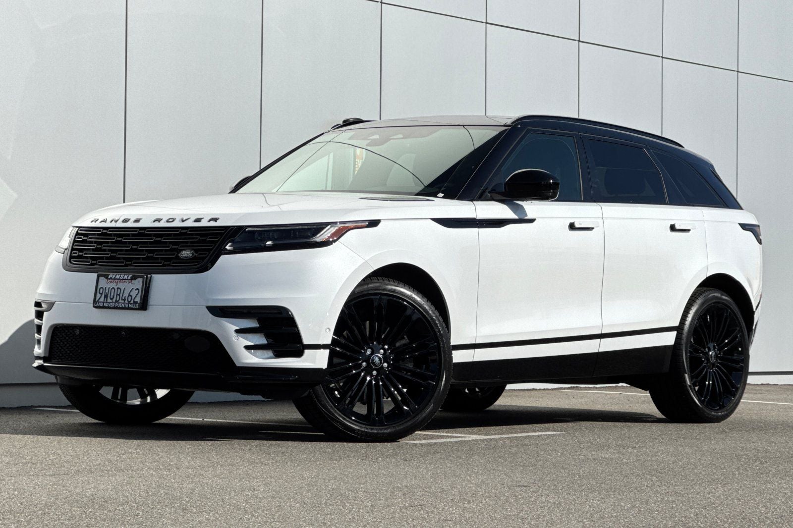 2026 Land Rover Range Rover Velar Dynamic SE