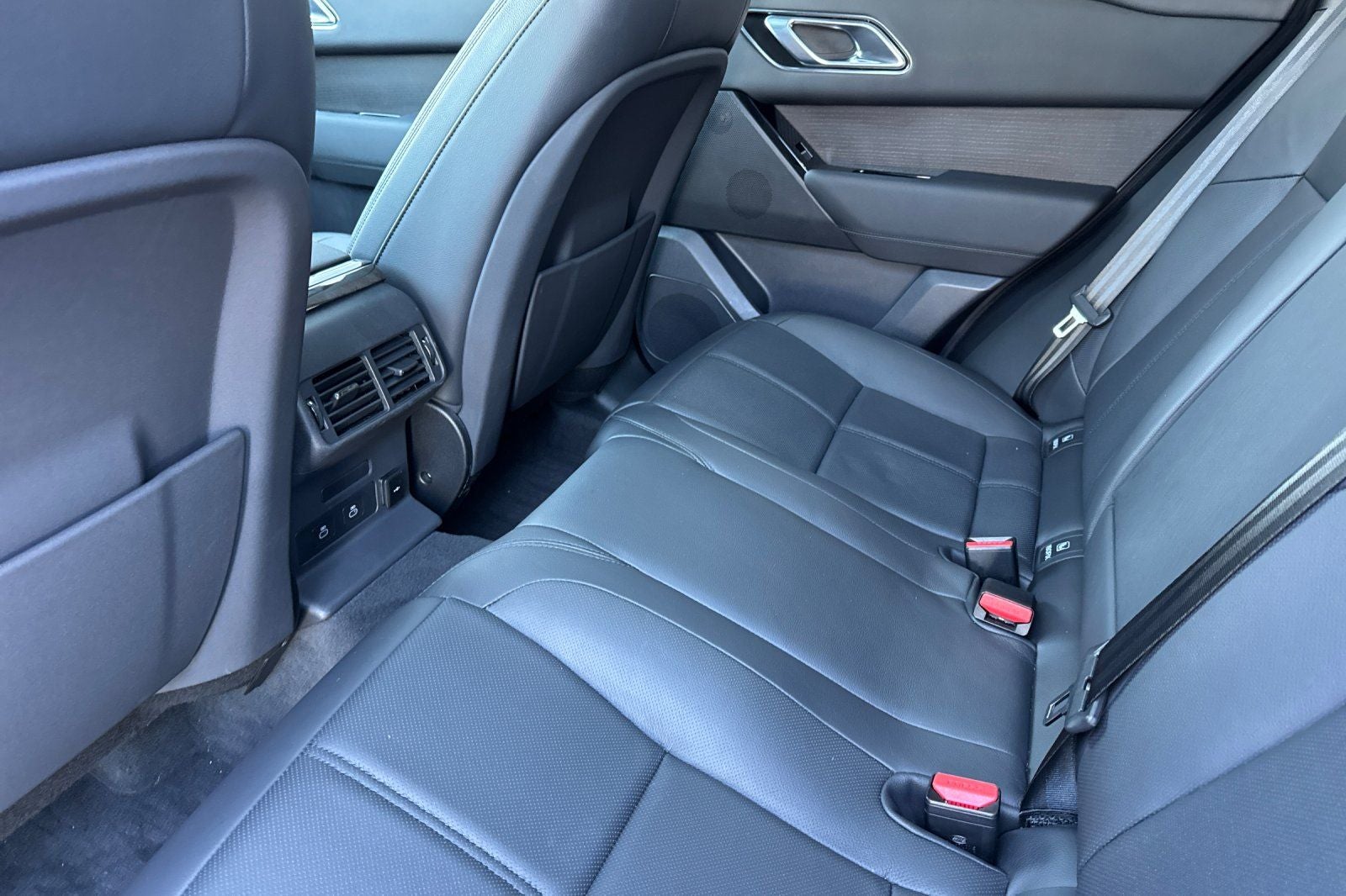 2026 Land Rover Range Rover Velar Dynamic SE