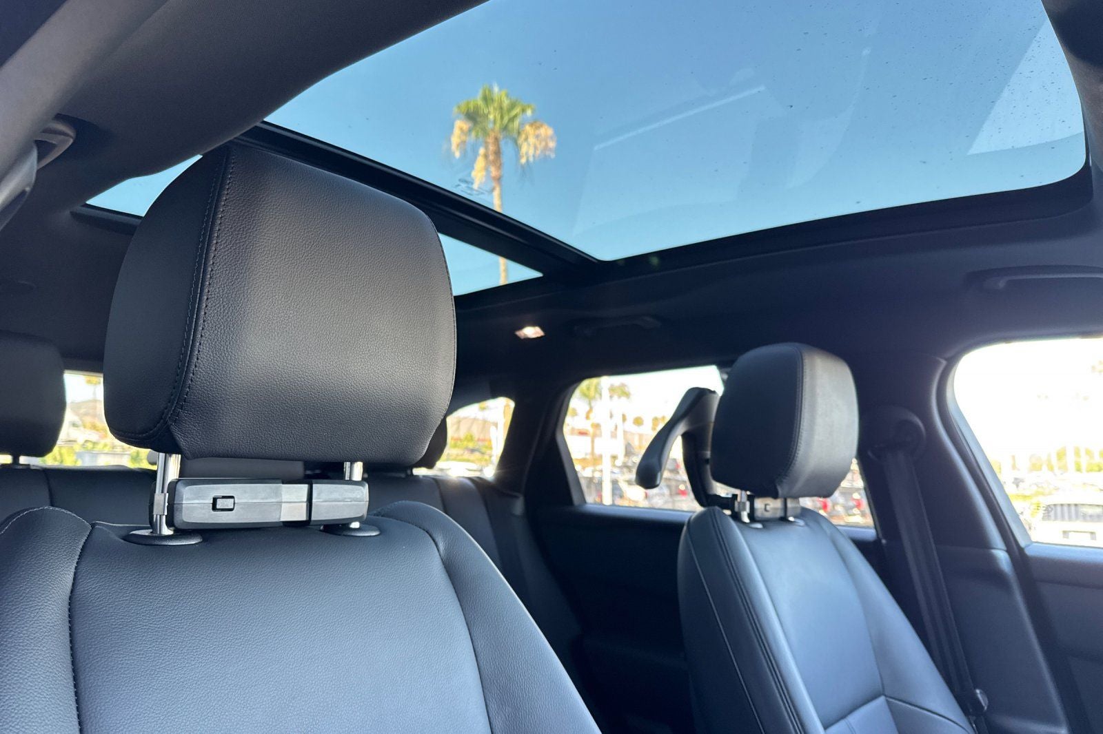 2026 Land Rover Range Rover Velar Dynamic SE