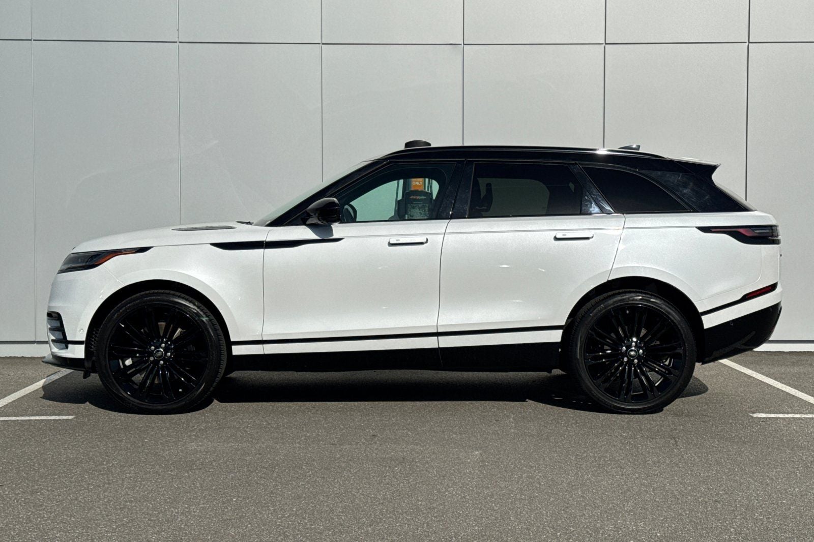 2026 Land Rover Range Rover Velar Dynamic SE