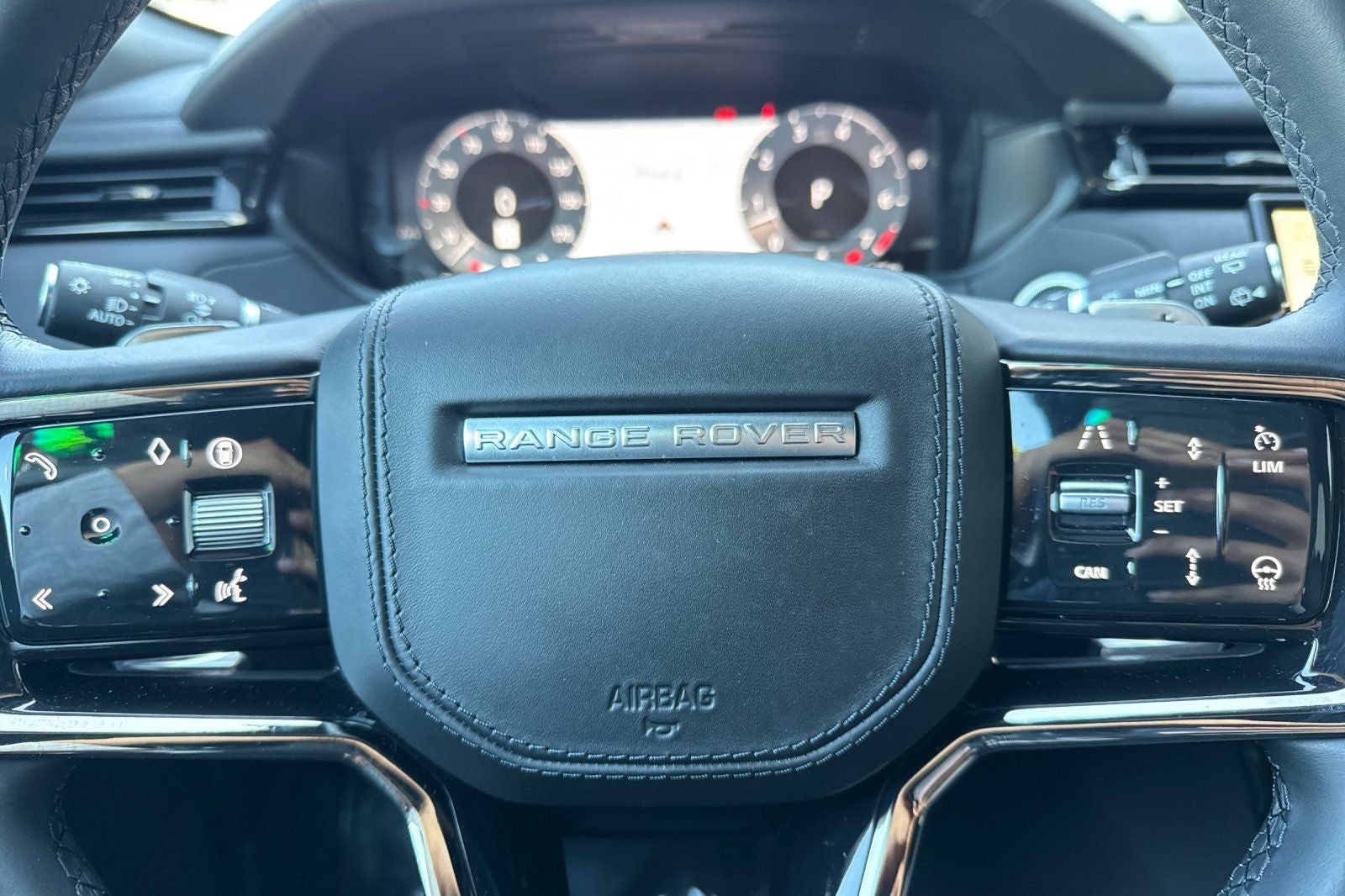 2026 Land Rover Range Rover Velar Dynamic SE