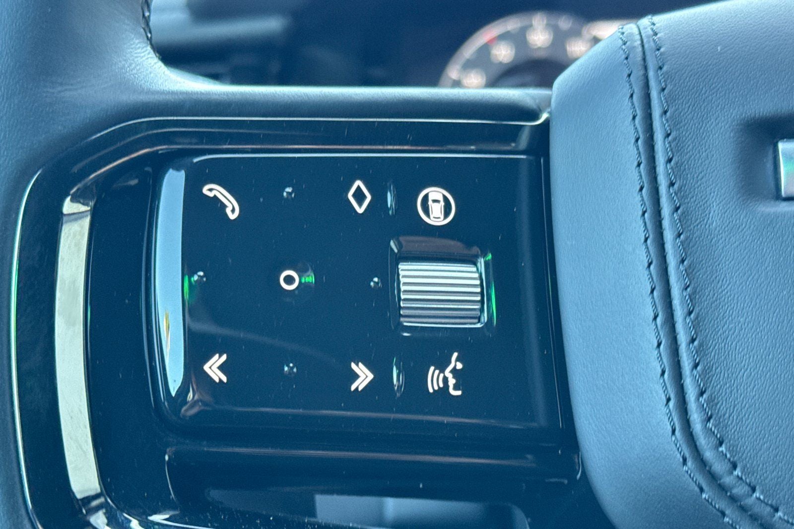2026 Land Rover Range Rover Velar Dynamic SE