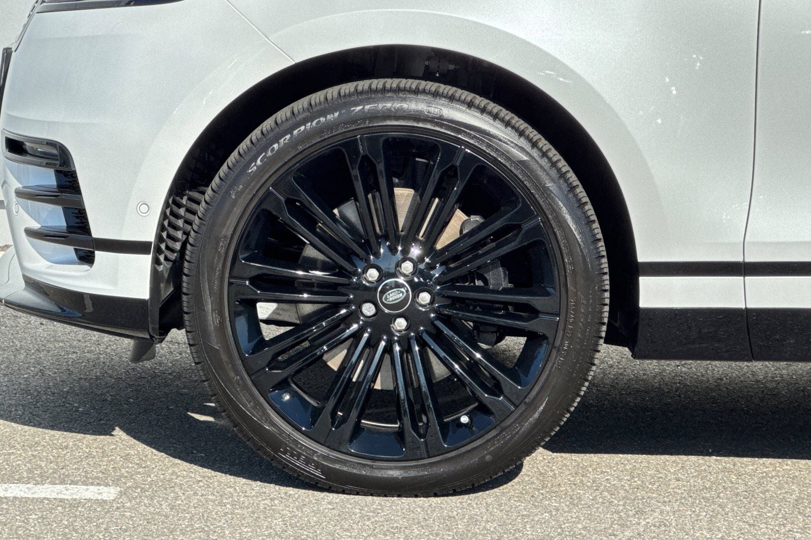 2026 Land Rover Range Rover Velar Dynamic SE
