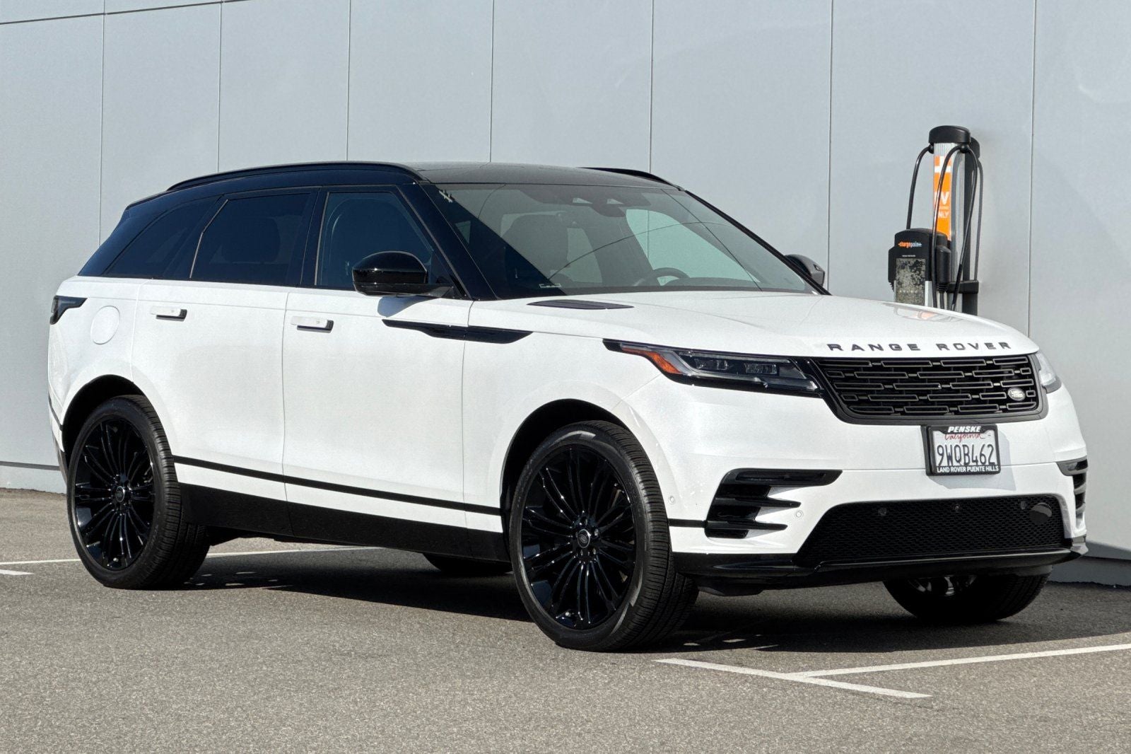 2026 Land Rover Range Rover Velar Dynamic SE