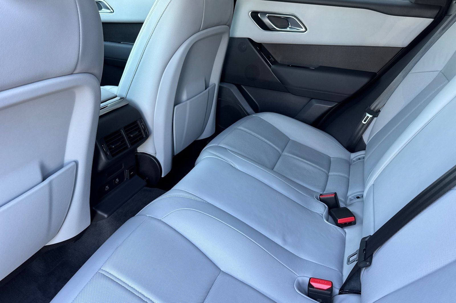 2026 Land Rover Range Rover Velar Dynamic SE