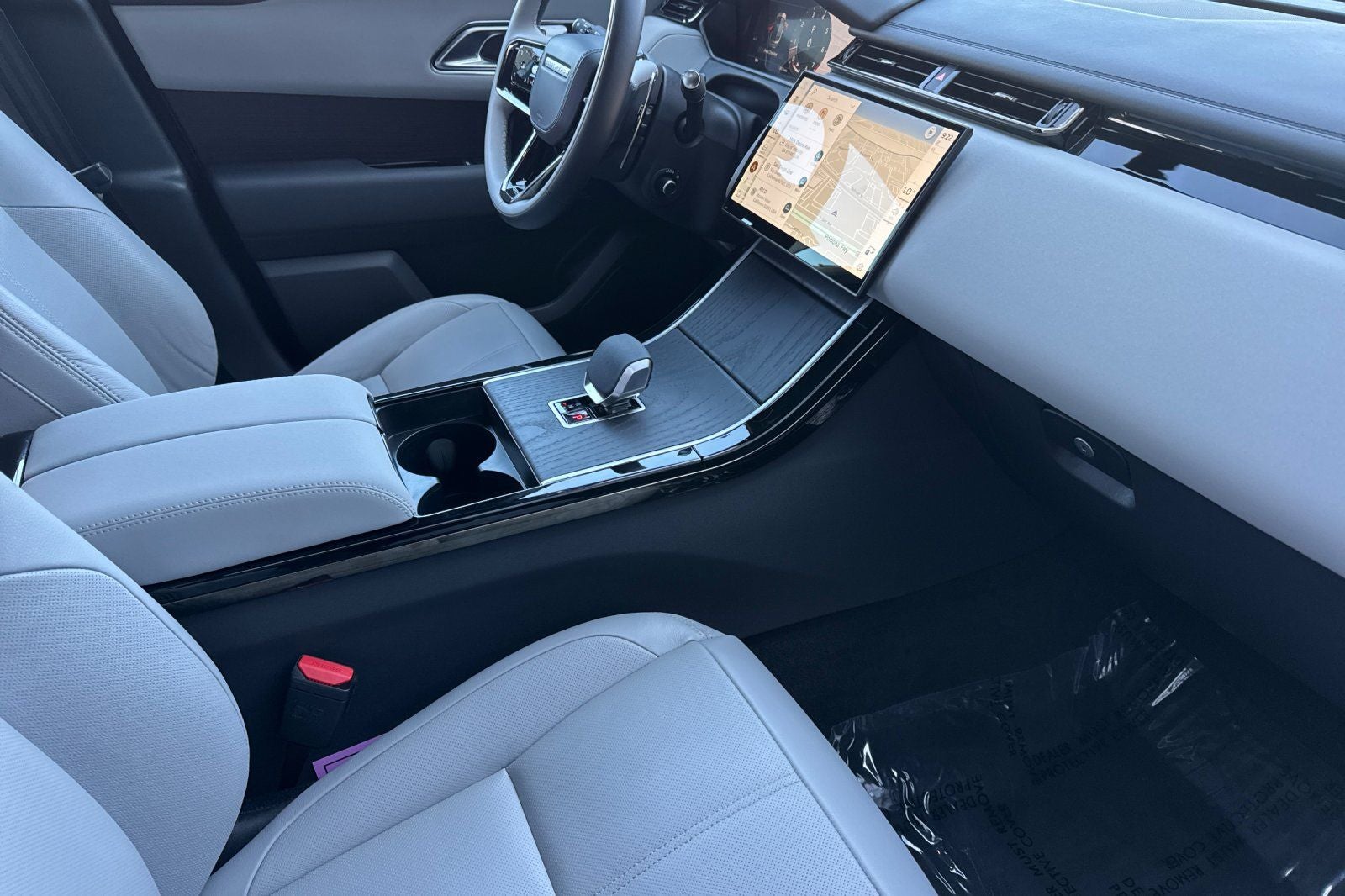 2026 Land Rover Range Rover Velar Dynamic SE