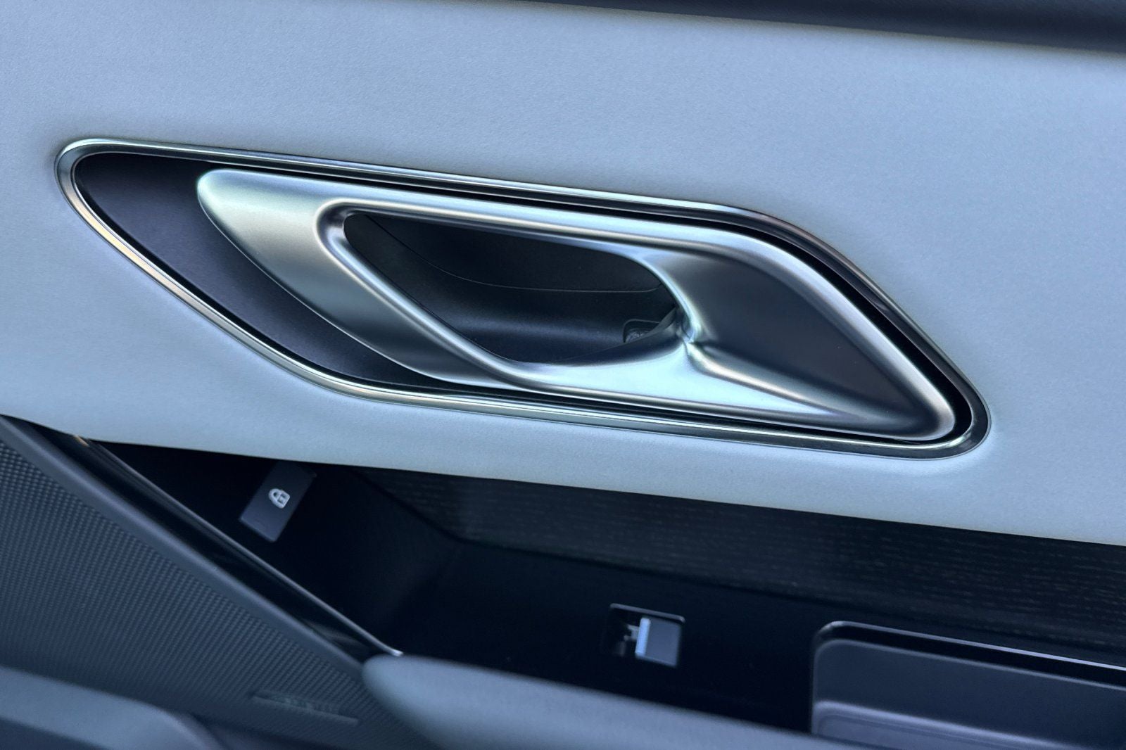 2026 Land Rover Range Rover Velar Dynamic SE