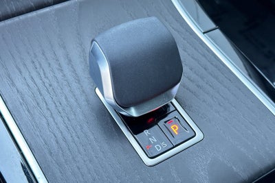 2026 Land Rover Range Rover Velar Dynamic SE