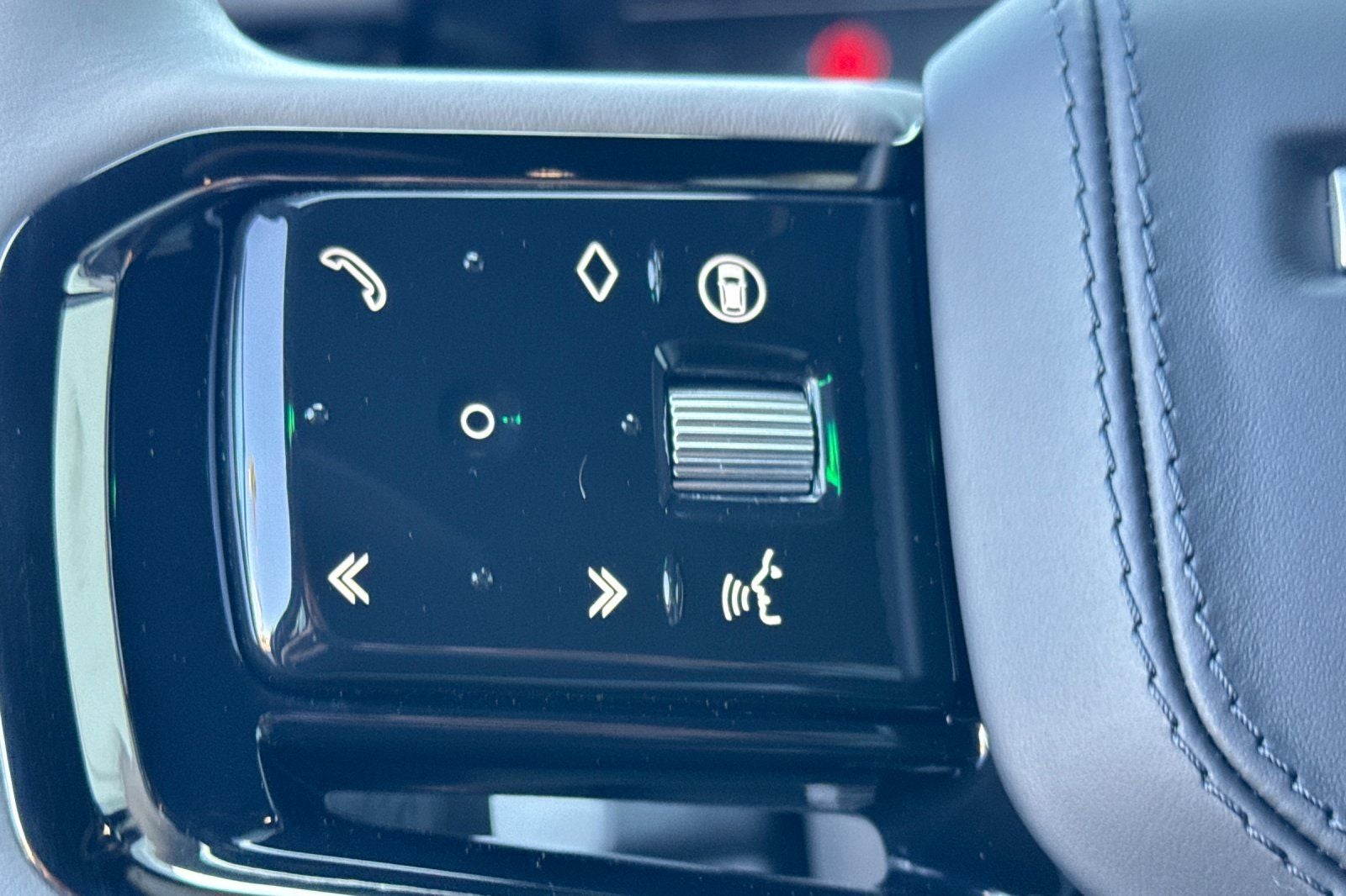 2026 Land Rover Range Rover Velar Dynamic SE