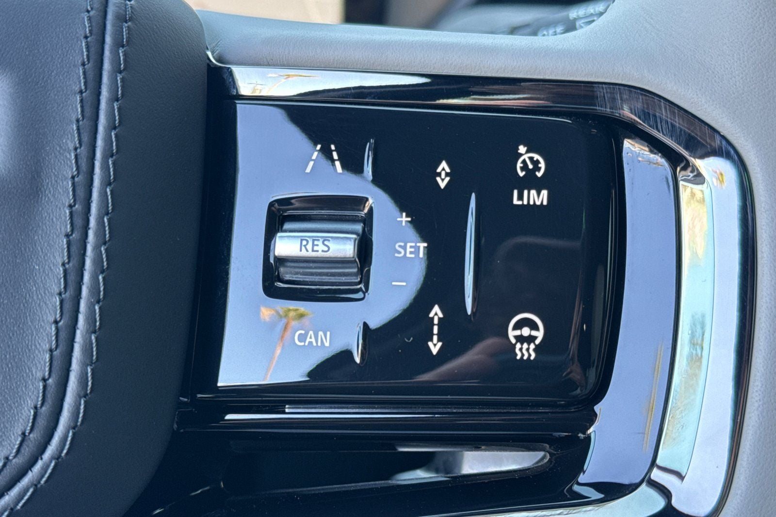 2026 Land Rover Range Rover Velar Dynamic SE