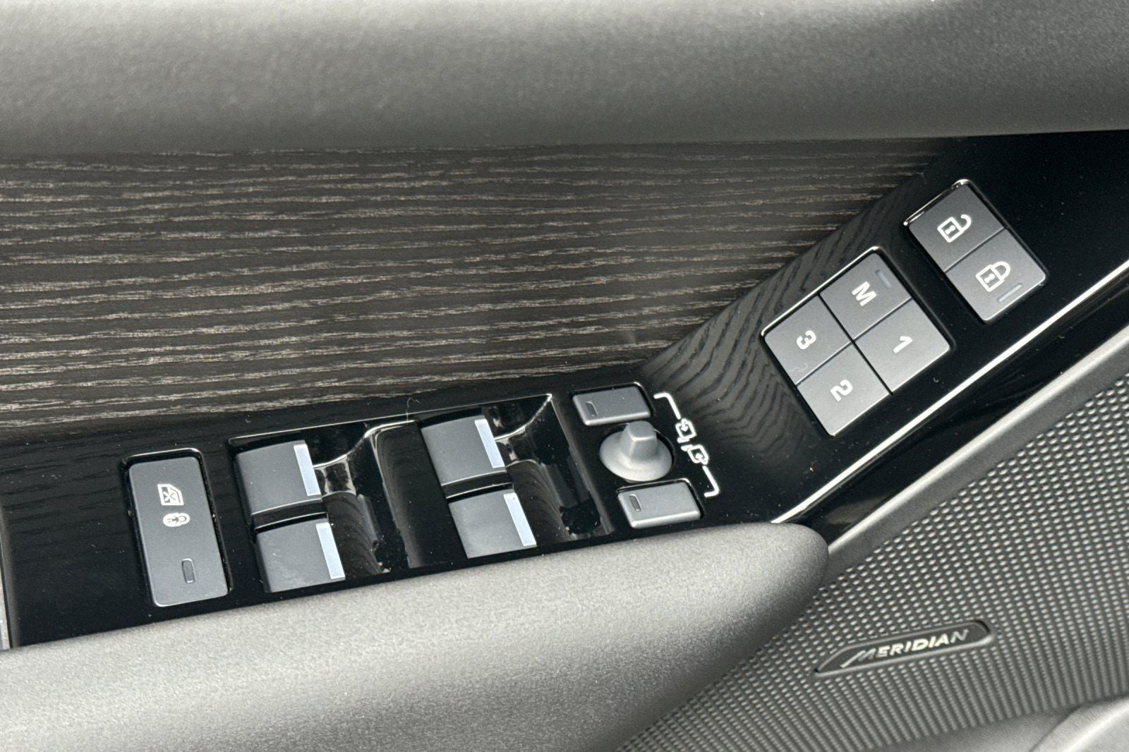 2026 Land Rover Range Rover Velar Dynamic SE