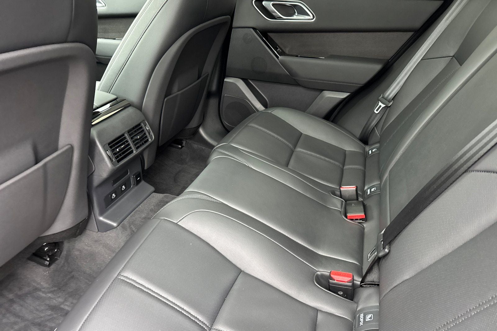 2026 Land Rover Range Rover Velar Dynamic SE