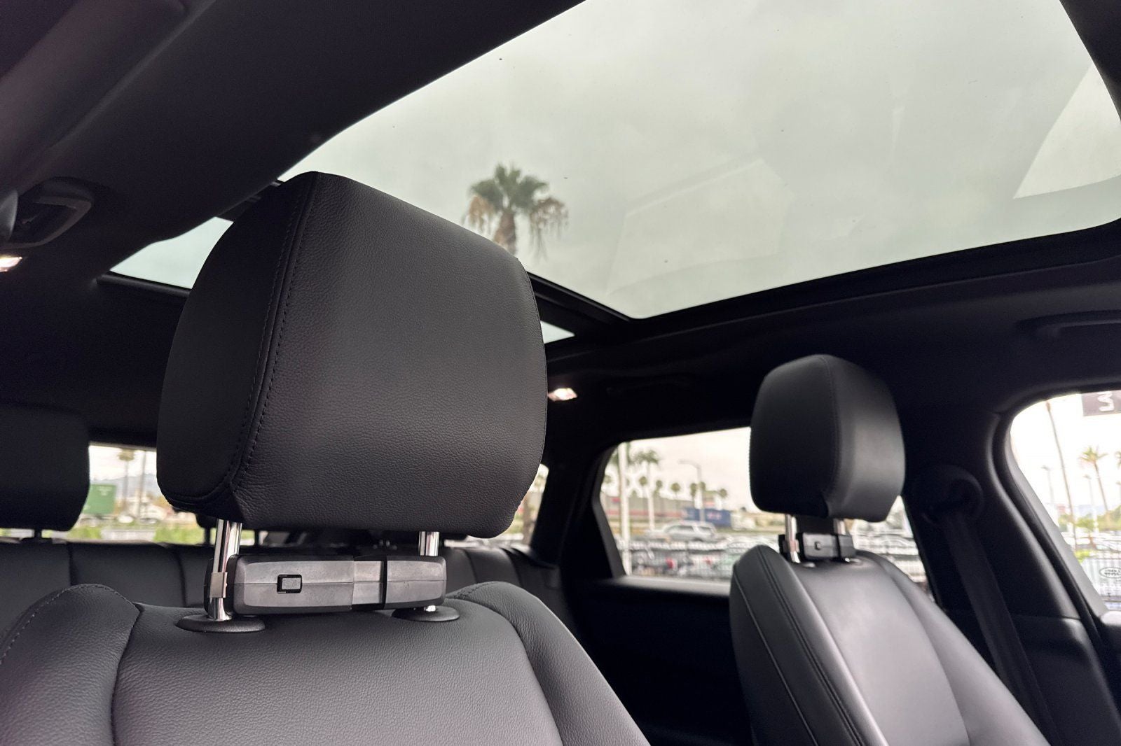 2026 Land Rover Range Rover Velar Dynamic SE