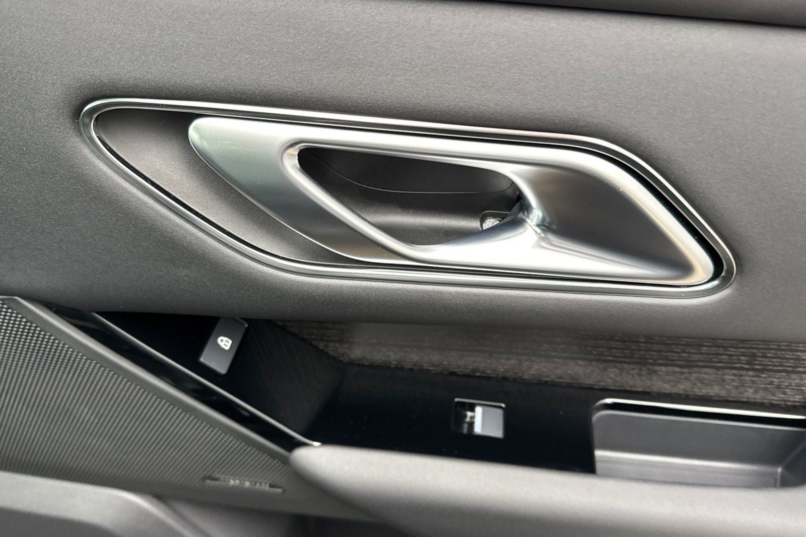 2026 Land Rover Range Rover Velar Dynamic SE