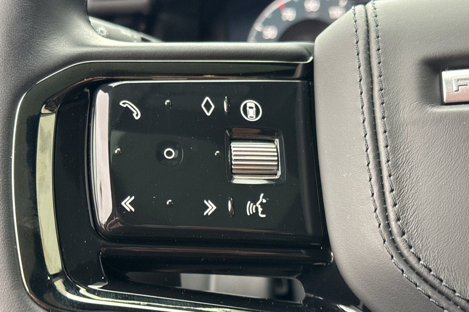 2026 Land Rover Range Rover Velar Dynamic SE