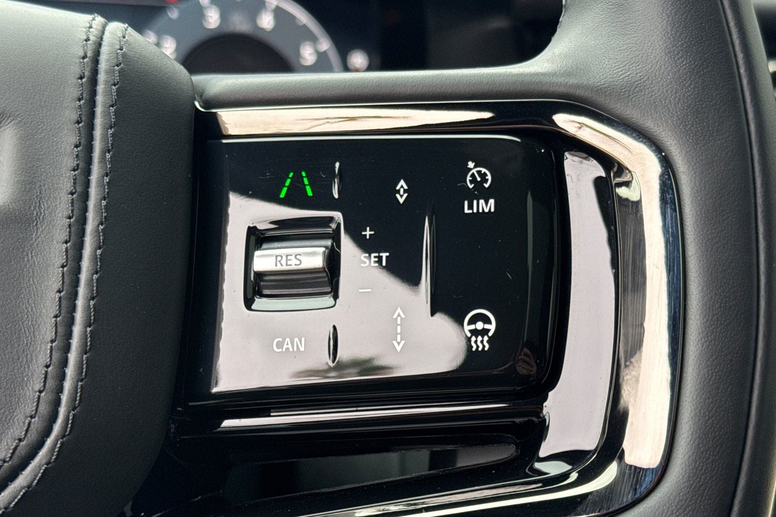 2026 Land Rover Range Rover Velar Dynamic SE