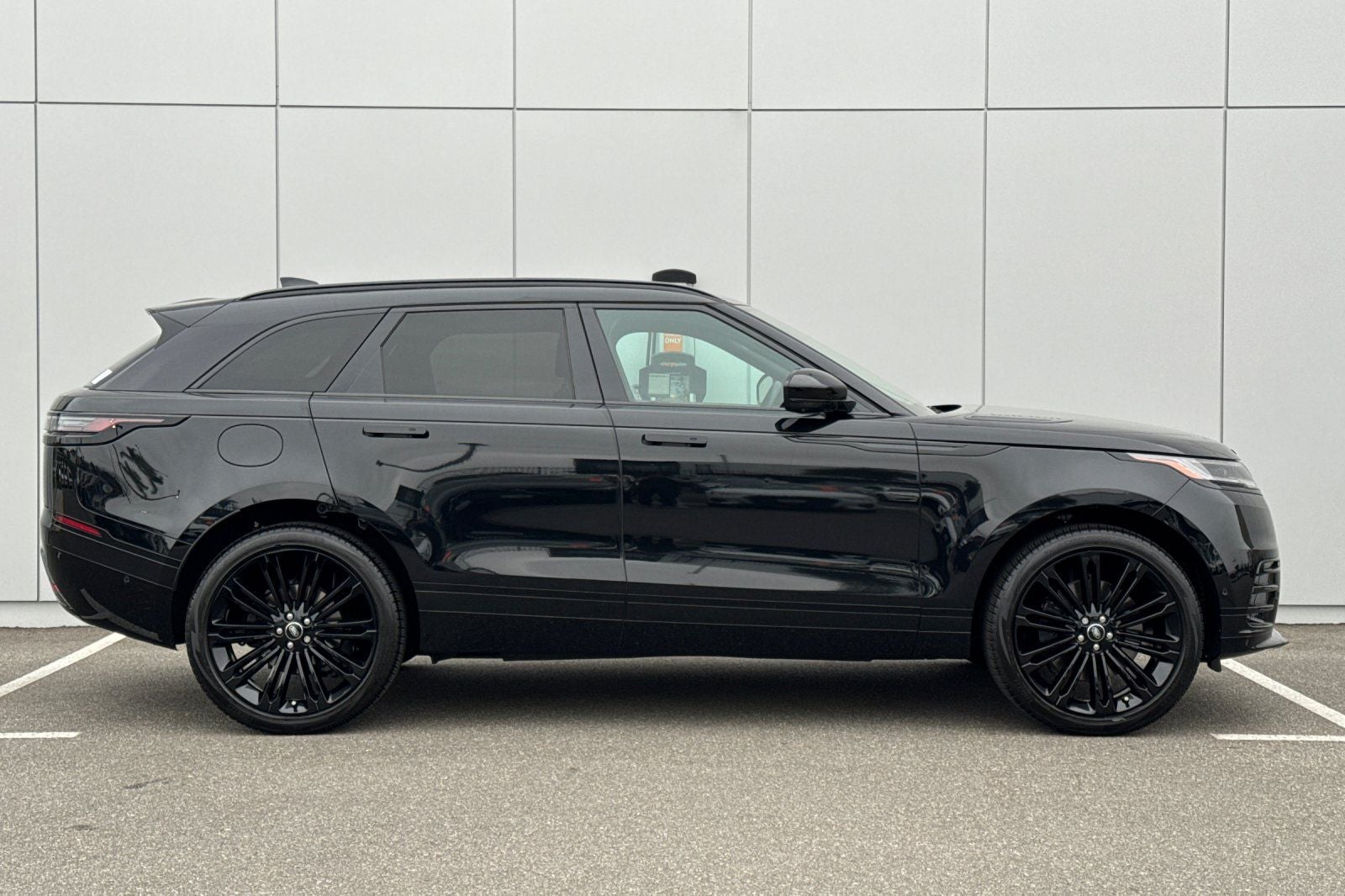 2026 Land Rover Range Rover Velar Dynamic SE
