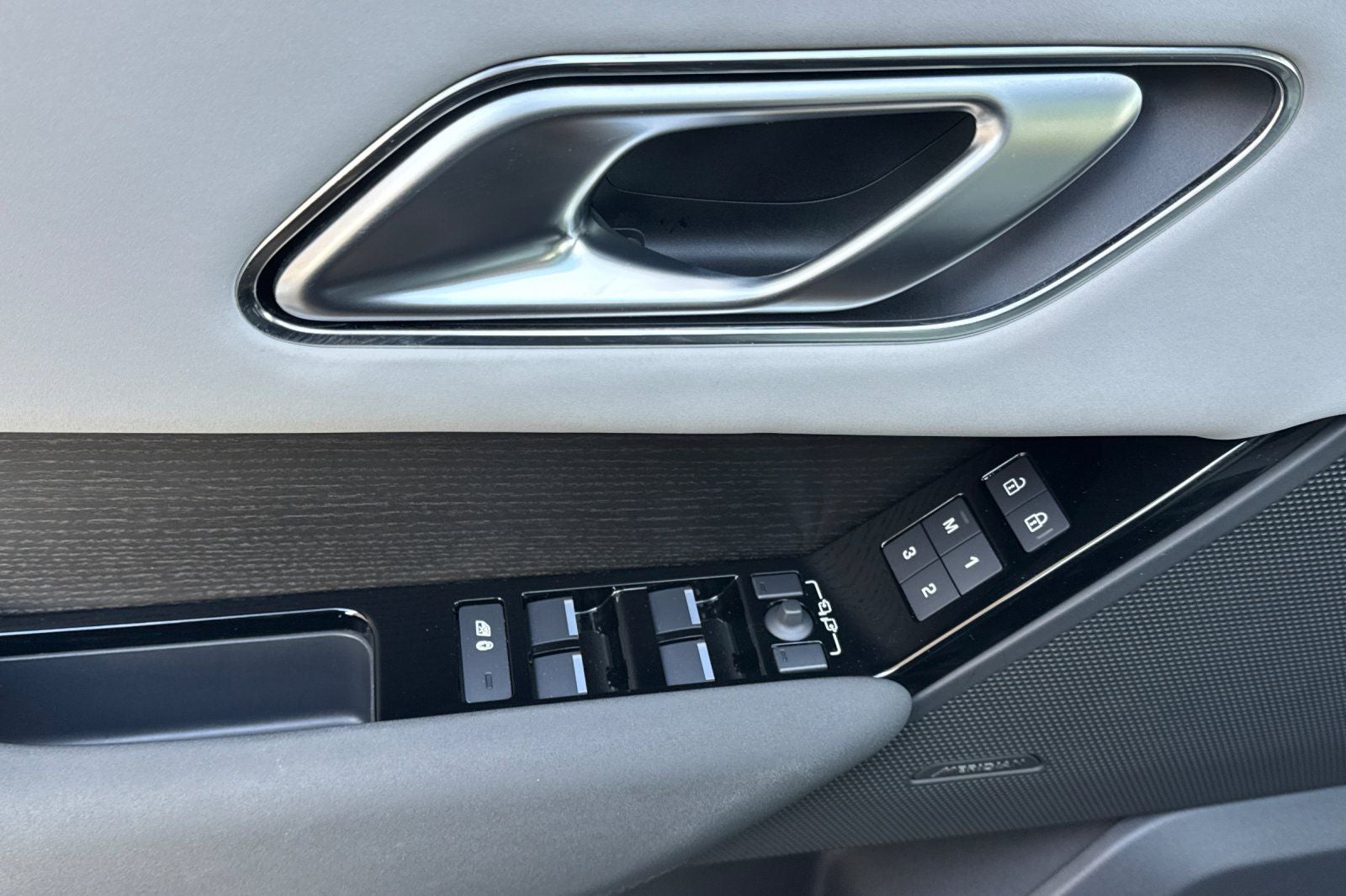 2025 Land Rover Range Rover Velar Dynamic SE