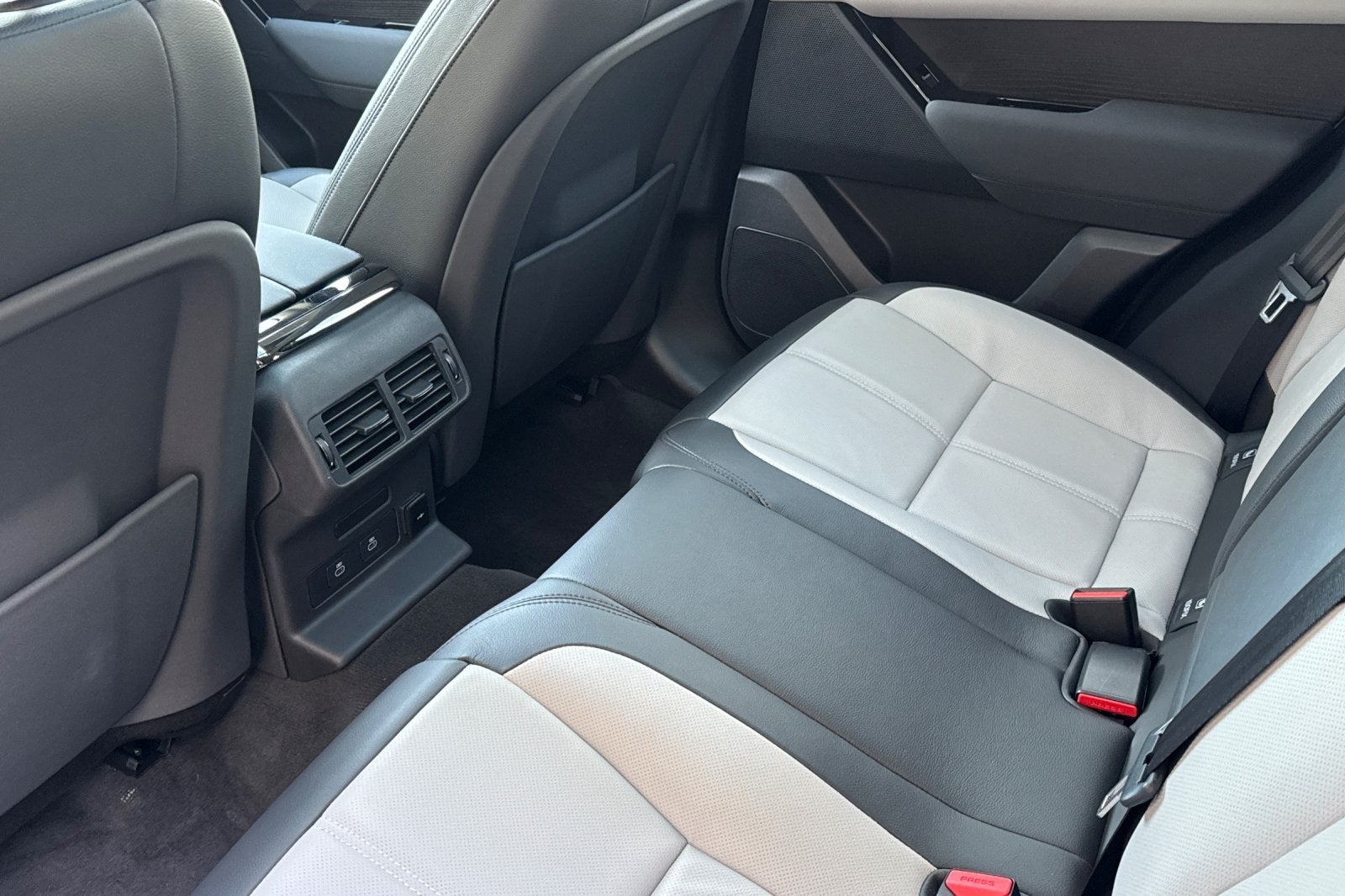 2025 Land Rover Range Rover Velar Dynamic SE