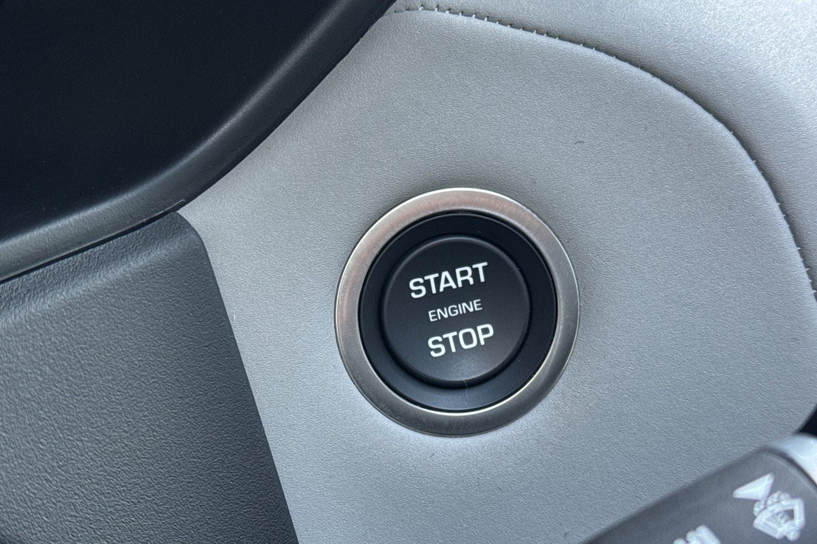 2025 Land Rover Range Rover Velar Dynamic SE