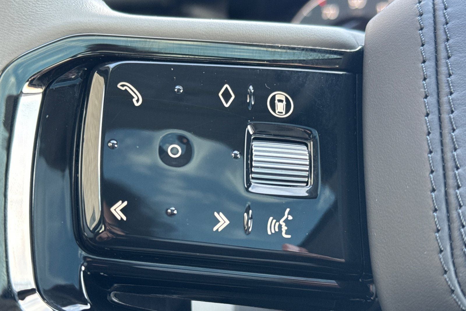 2025 Land Rover Range Rover Velar Dynamic SE