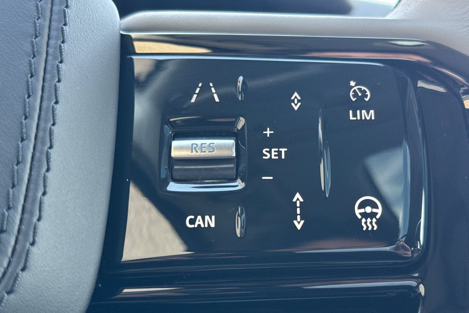 2025 Land Rover Range Rover Velar Dynamic SE