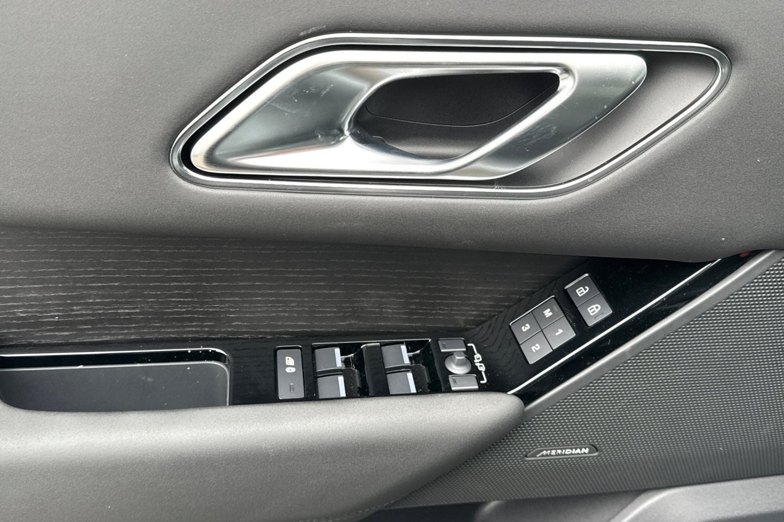 2026 Land Rover Range Rover Velar Dynamic SE