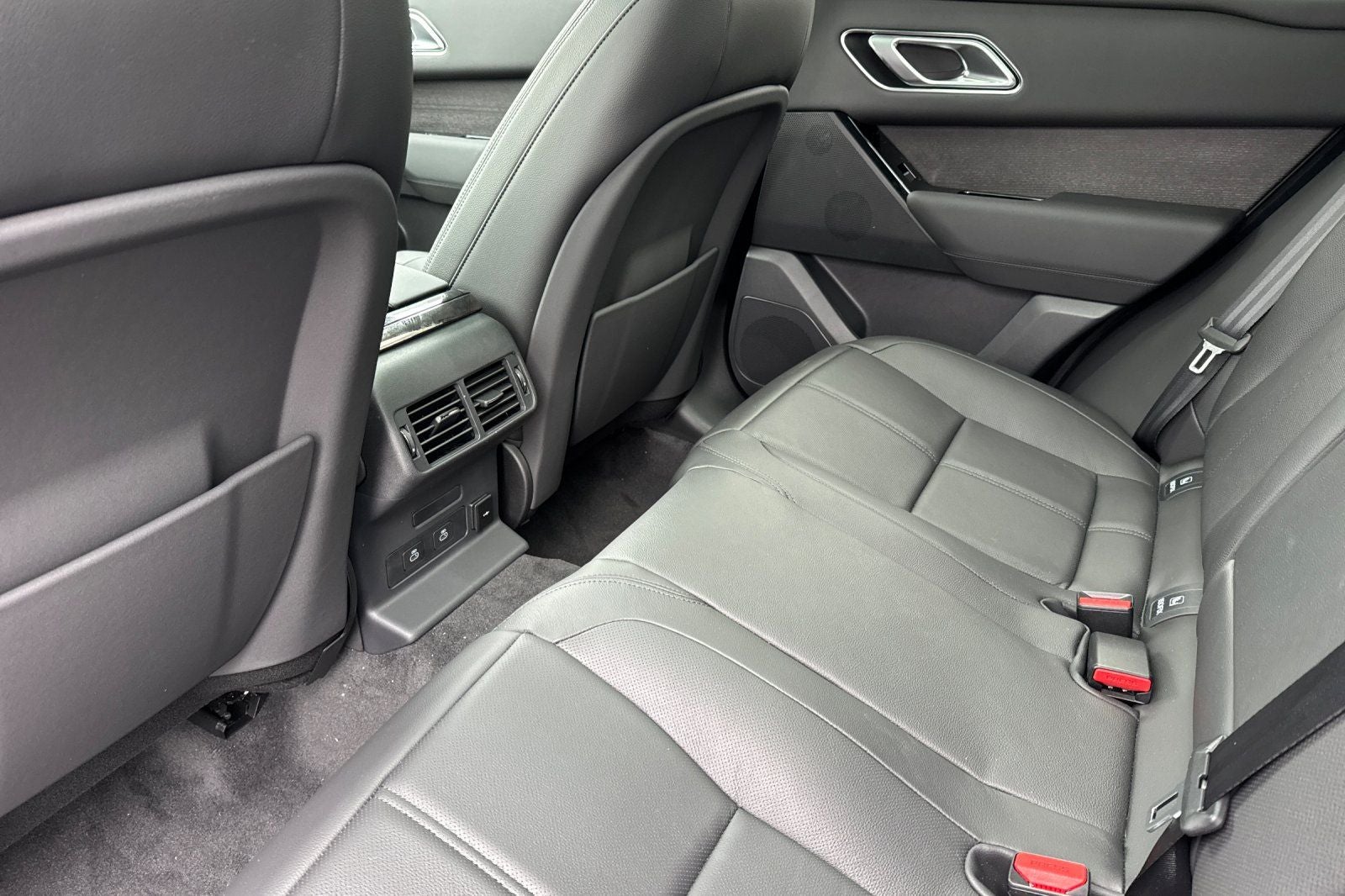 2026 Land Rover Range Rover Velar Dynamic SE