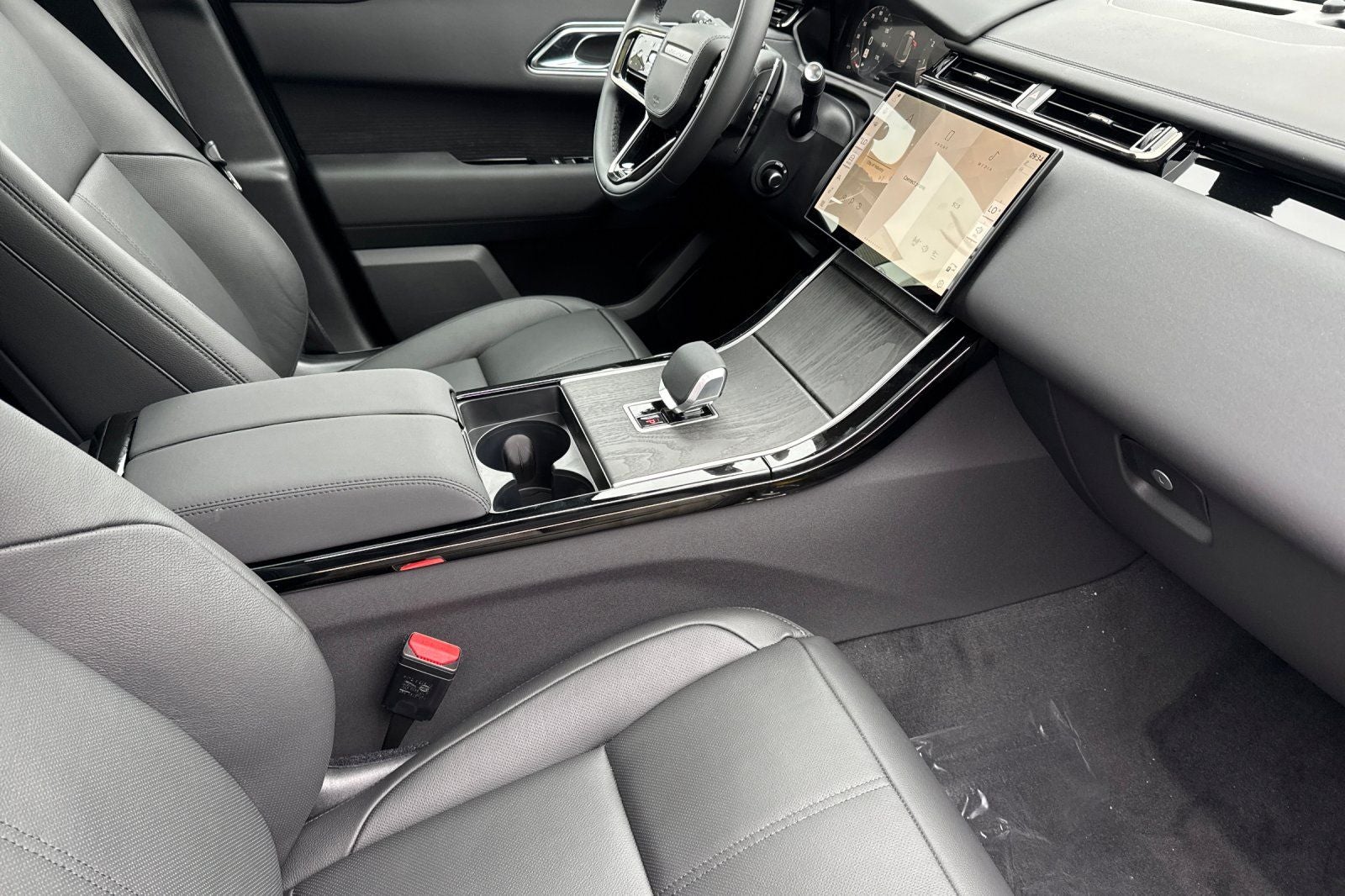 2026 Land Rover Range Rover Velar Dynamic SE