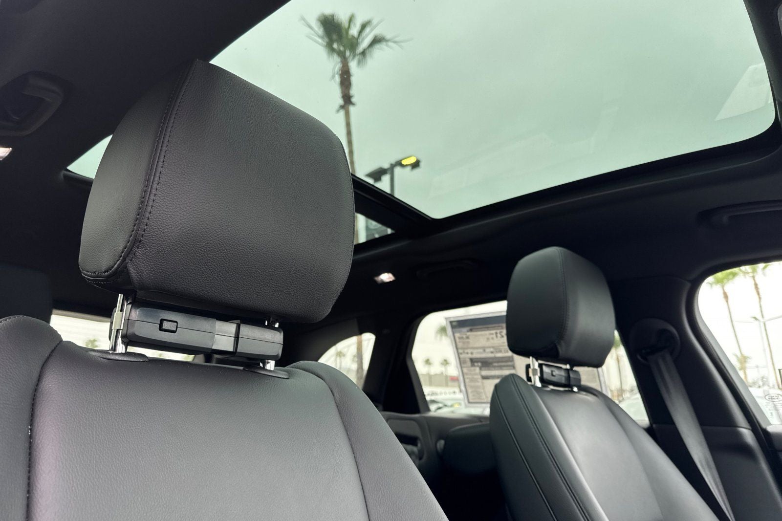 2026 Land Rover Range Rover Velar Dynamic SE