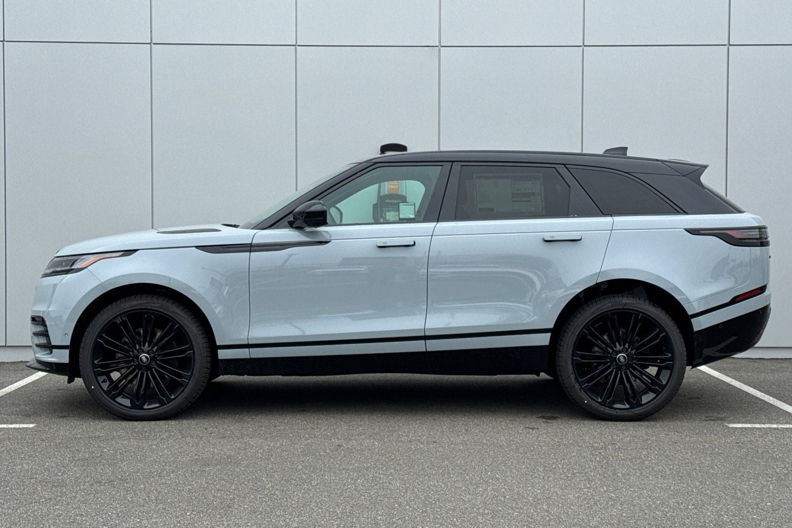 2026 Land Rover Range Rover Velar Dynamic SE