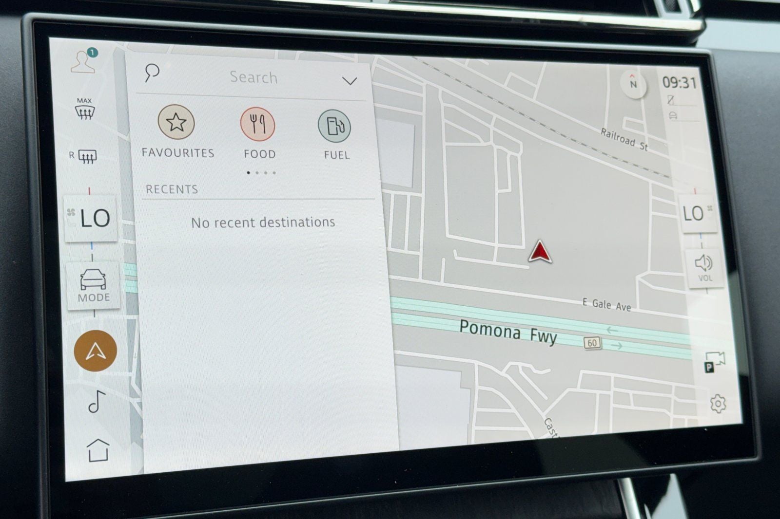 2026 Land Rover Range Rover Velar Dynamic SE
