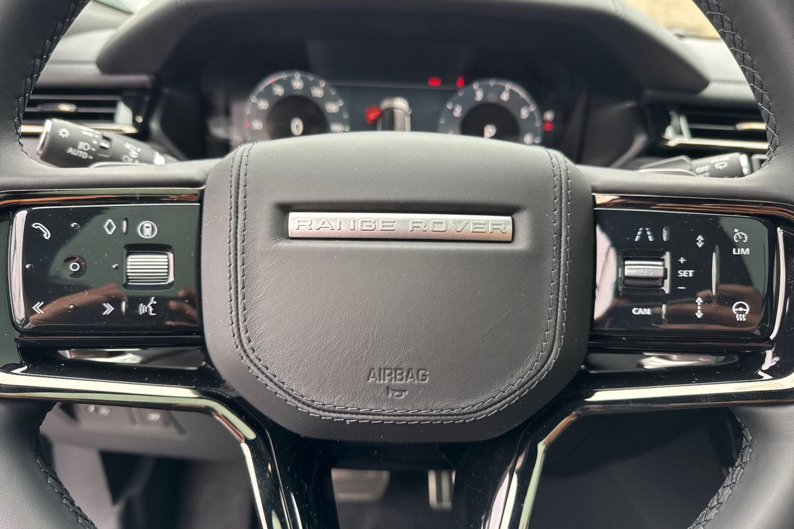 2026 Land Rover Range Rover Velar Dynamic SE