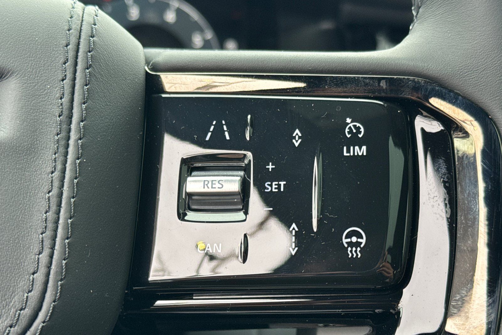 2026 Land Rover Range Rover Velar Dynamic SE