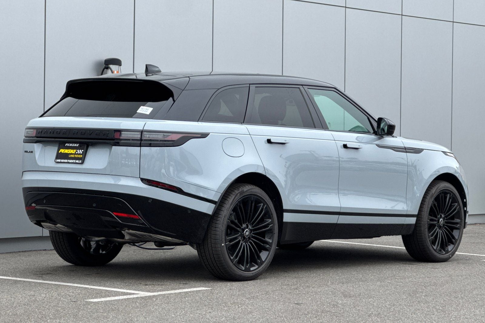2026 Land Rover Range Rover Velar Dynamic SE